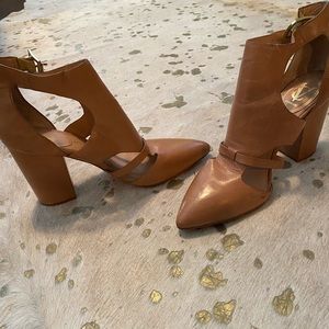 Vince Camuto Tan Heels!